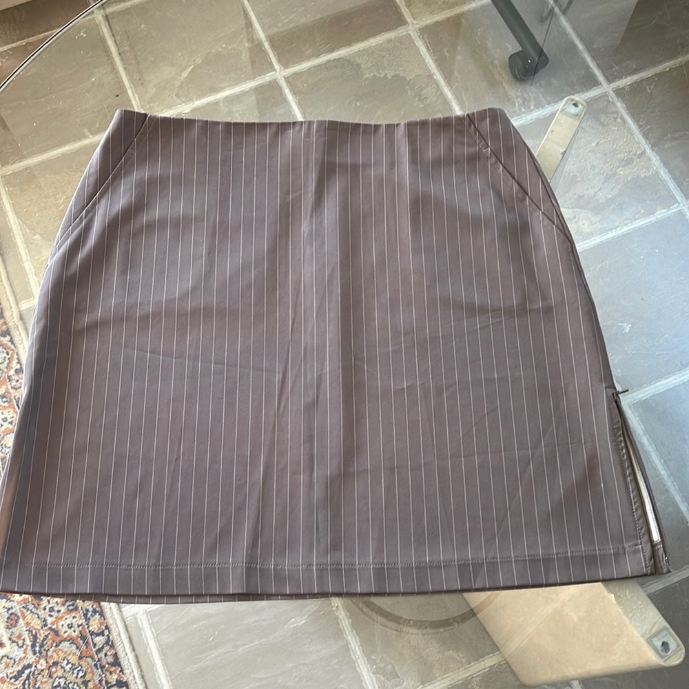 Nike Golf Skirt, 12, stretch, back zip, 2 front 1 back pocket, 2 zip slits, EUC.